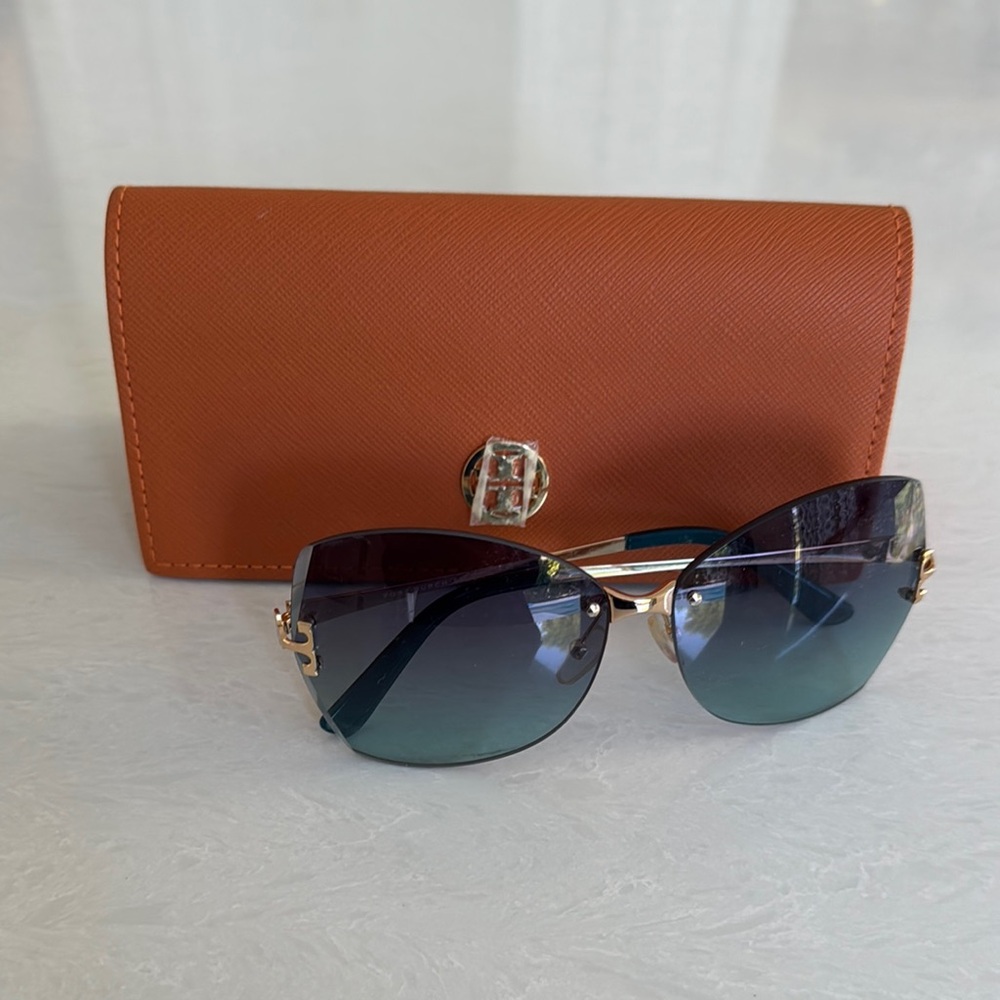 Elegant Gold and Black Sunglasses